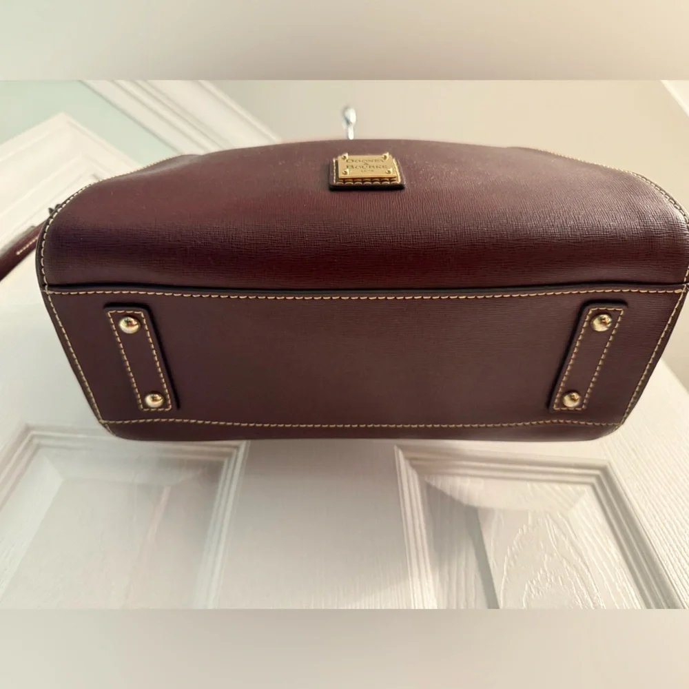 Dooney & Bourke reposhing this